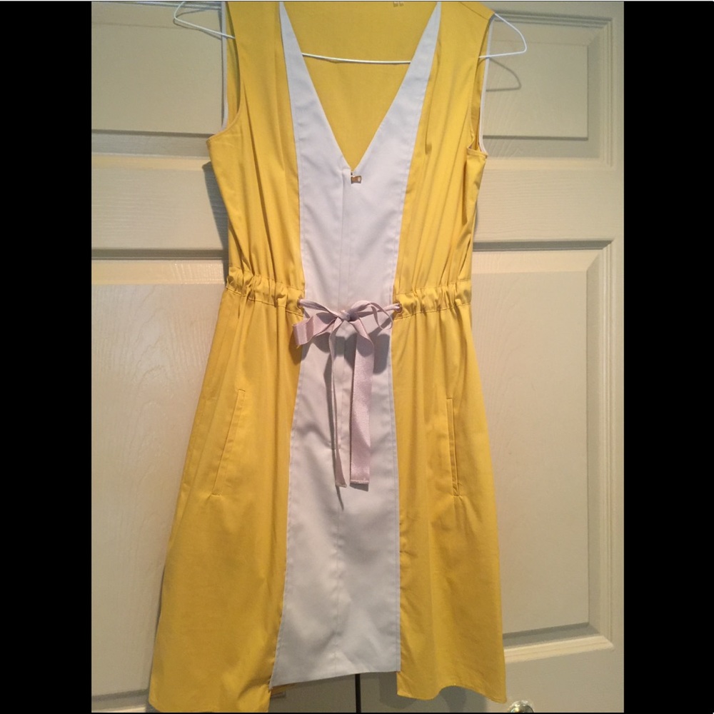 {T Tahari} Yellow & Tan Sleeveless V-Neck Dress